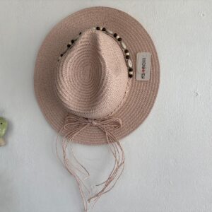Sombrero Habana rosa maquillaje con cuentas y conchas boho