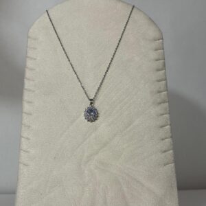 Collar Modelo Cala plateado con doble corazon, perla y circonitas
