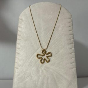 Collar Modelo Albufera dorado con colgante calado de lineas organicas