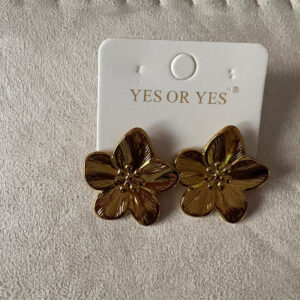Pendientes Modelo Magnolia dorados en forma de flor