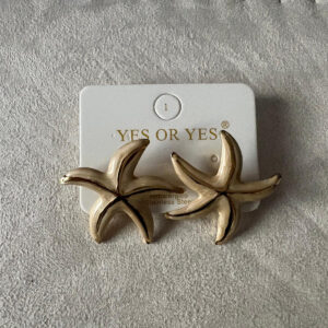 Pendientes Modelo Arena de estrella de mar crema y dorada