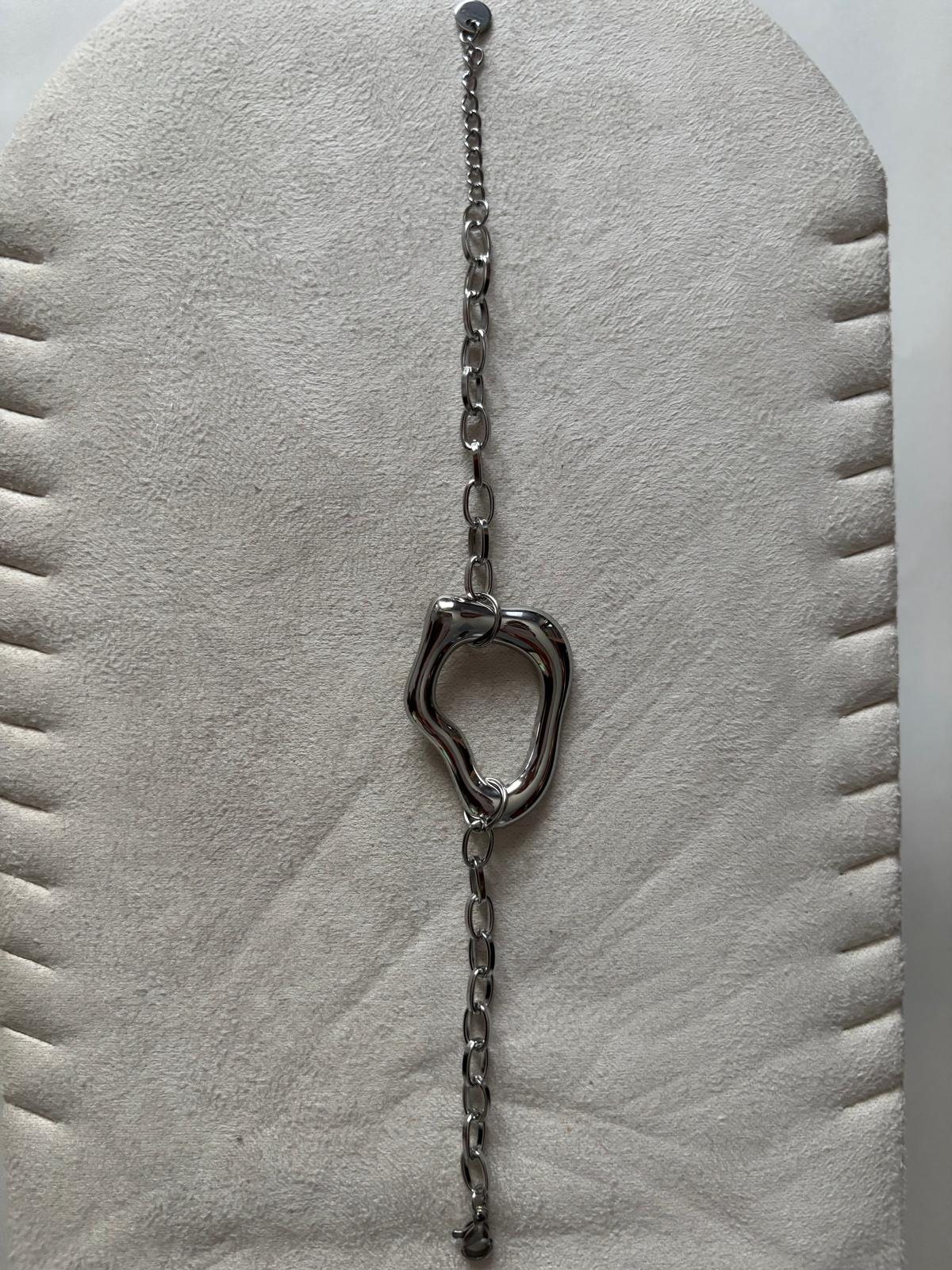 Pulsera Modelo Binibeca plateada con eslabon central organico