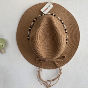 Sombrero Miami marron tostado con conchas marinas y cuentas de madera
