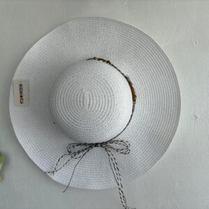 Sombrero Modelo Monterrey blanco con cordon y cuentas naturales