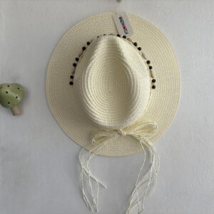 Sombrero Panama crema con cuentas de madera y lazo boho